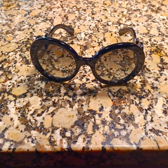 Prada sunglasses - Picture 2 of 5